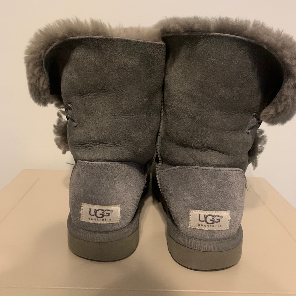 Women’s Ugg Bailey Button boot size 9
